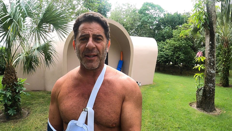 Stu Davidson recovering from clavicle and shoulder surgery in a sling